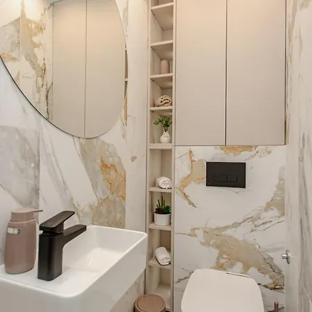 Stunning Bella On Znjan Beach, Private Parking Apartman