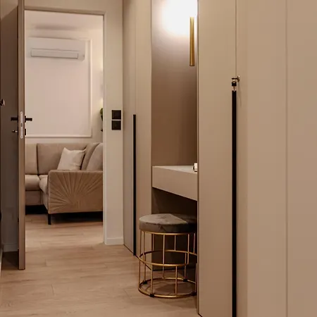 Stunning Bella On Znjan Beach, Private Parking Apartman *