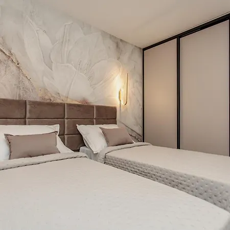 Apartman Stunning Bella On Znjan Beach, Private Parking