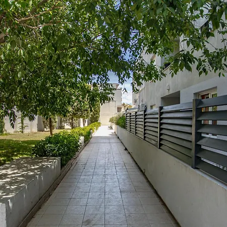 Apartman Stunning Bella On Znjan Beach, Private Parking