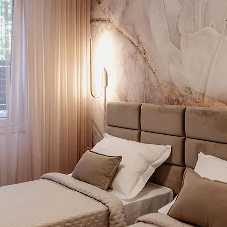 Stunning Bella On Znjan Beach, Private Parking Apartamento *