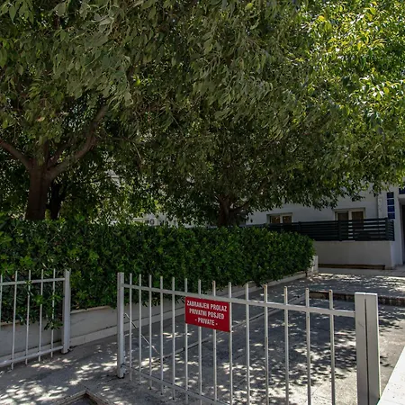 Stunning Bella On Znjan Beach, Private Parking דירה