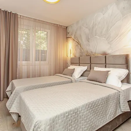 Stunning Bella On Znjan Beach, Private Parking Apartamento